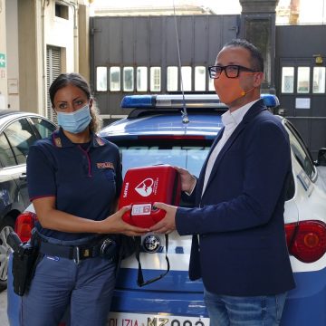 Sinergest dona due defibrillatori alla Questura di Lucca
